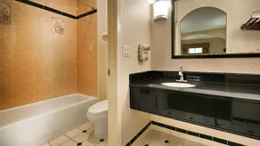Quality Inn & Suites Houston Northwest - Image 4