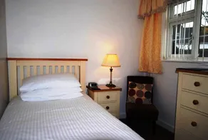 Chellowdene Guest House - Image 5