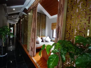 Boyue Xiaozhu Kuanting Hotel - Image 4
