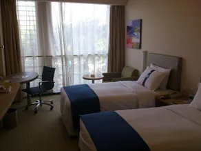Q Box Hotel Shanghai Meilong - Image 4