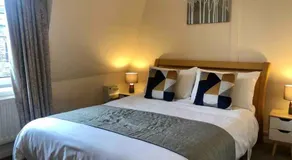 Regents Terrace - City Centre Location - Over Looking Parkers Piece! Private Entrance - Image 5