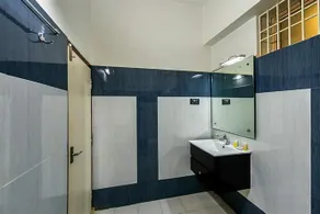 Holiday Hill Hotel And Suites - Image 4
