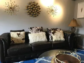 Luxurious Waterside Cabin - Image 4