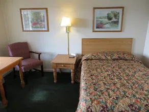 Pine Crest Motor Lodge - Image 4