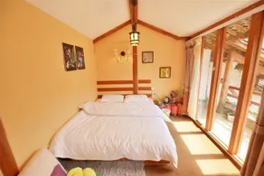 BROKEN JADE GUESTHOUSE - Image 3