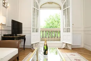 Private Apartment - Eiffel Tower View - Champ de Mars - Image 5