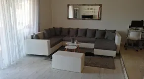 Apartment Flowers - Image 2