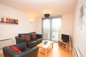 Town or Country - Sirocco Apartments - Image 4