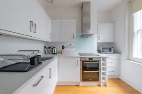 LCS Oxford Street Apartments - Image 5