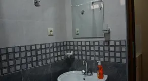 Hotel Central - Image 2