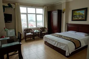 Maxims Hotel - Image 4