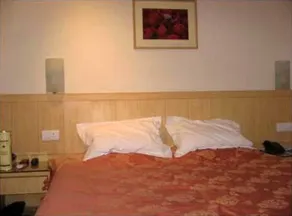 Cedar Court Bed and Breakfast - Image 2