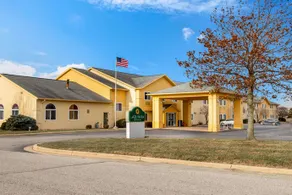 La Quinta Inn & Suites by Wyndham Frankfort - Image 2