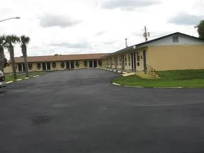 Economy Inn - Image 5