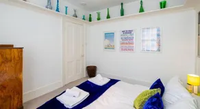 Beautiful Townhouse With 4 Poster Bed & Balcony - Image 3