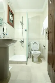 La Villa Suites Hotel - Image 2