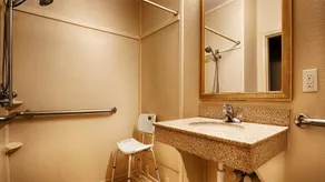 Best Western Plus Woodway Waco South Inn & Suites - Image 4