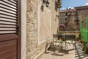 Carrara Accommodation - Image 3
