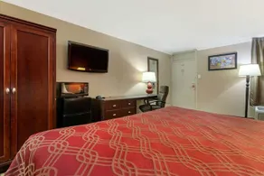Econo Lodge Near Fort Stewart - Image 5