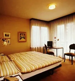 ClubHouse Inn & Suites Wichita - Image 5