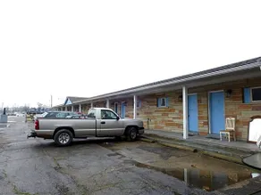 Lawrenceburg Motel - Image 5