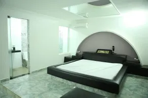 Motel Medieval - Image 3