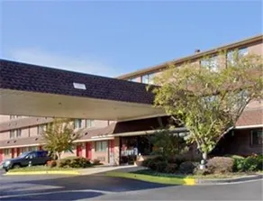 QUALITY INN & SUITES COLUMBIA - Image 2