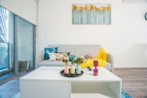 Heart of CBD CENTRAL Apartment w Parking - Image 1