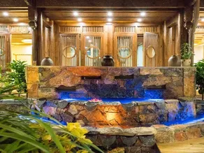 Small Peak Palace Inn - Image 3