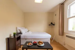Light & Bright 1 bed Studio Flat Near Clapham Junction - Image 1