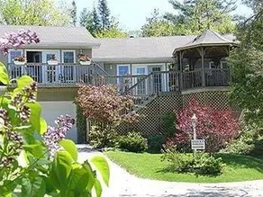 A Wymbolwood Beach House Bed & Breakfast - Image 2