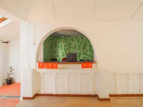 La Petite By OYO Rooms - Image 2