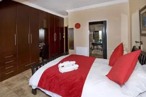 Dolphin Dance Lodge - Image 2