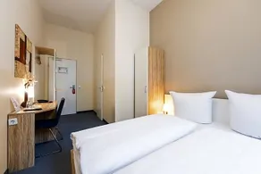 Nu Hotel Berlin - Image 4