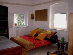 Mater Bed & Food - Image 5