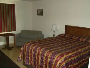 Interstate Inn - Image 2