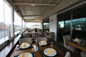 Ela Hotel - Image 4