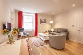 Montague Residence - Image 2
