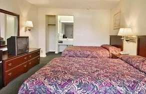 Rodeway Inn Lumberton - Image 5