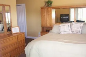 Buc’s Bed and Brew Guestrooms - Image 4