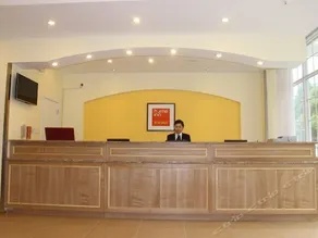 Home Inn Jurong Jianshe Road Commercial Pedestrian Street - Image 2