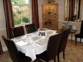 New Life Guesthouse Loughborough - Image 2