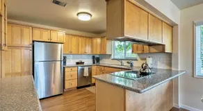 Sierra Nevada Mountain Retreat, Set on Citrus Farm - Image 4