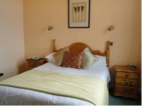 Alpine Guesthouse - Image 4