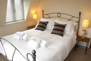 Cotswolds Valleys Accommodation - Bell Apartments - Exclusive use one and two bedroom family holiday apartments 3 available - Image 1