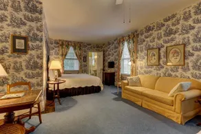 C.W. Worth House Bed and Breakfast - Image 4