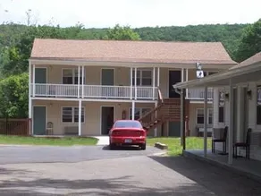 Red Carpet Inn & Suites New Milford - Image 2