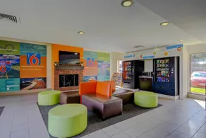 Motel 6 San Antonio Medical Center South - Image 2