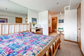 Two-Bedroom Lake Forest Condo 102C with Lake Views - Image 4