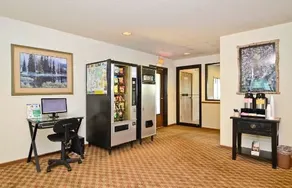 AmeriVu Inn & Suites Hayward - Image 4